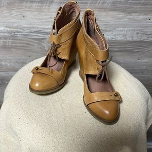 LUCKY PENNY WEDGES